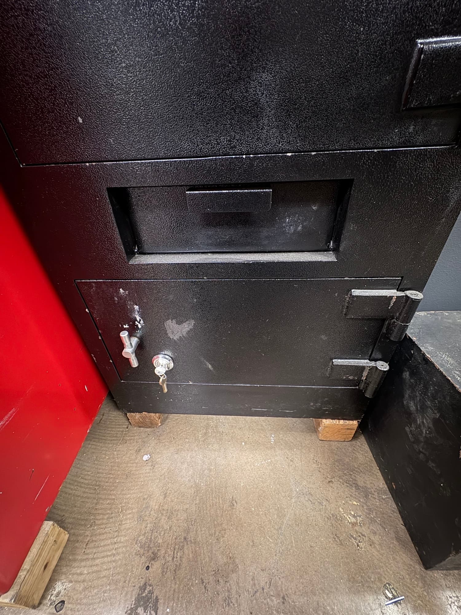 532526   Double Door Security Container - Bottom Front Load Drop - Top Storage 