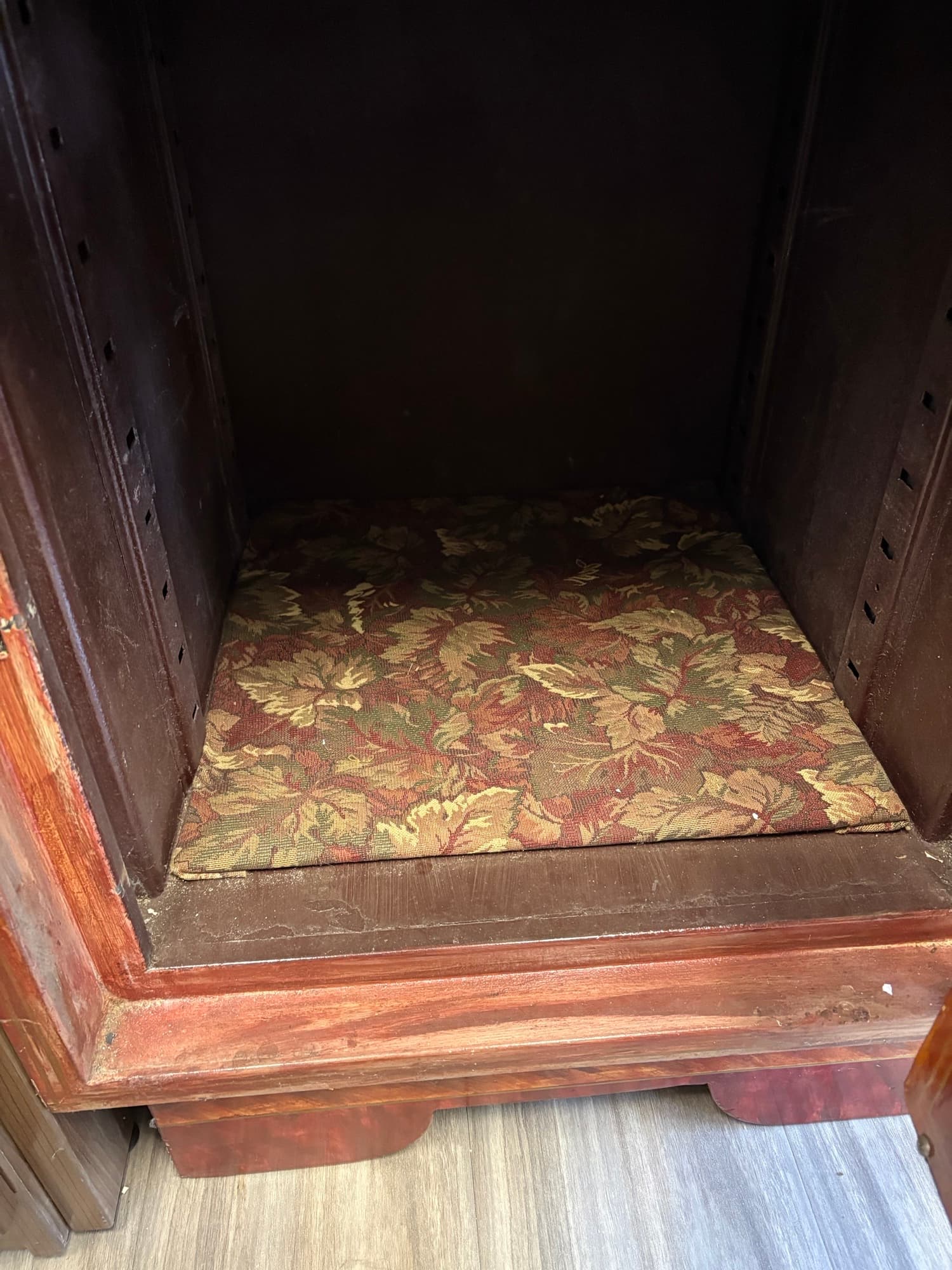 BF1716C - Custom Executive Hand Painted - Under Desk 